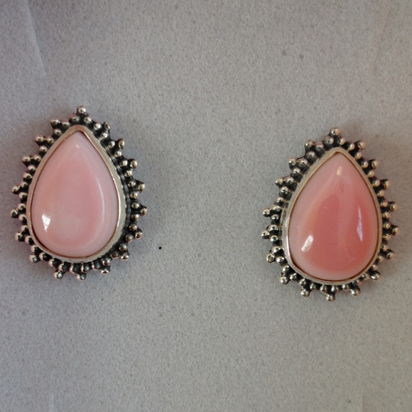 Pink Queen Conch Shell Teardrop Silver Earrings - Picture 2 of 7